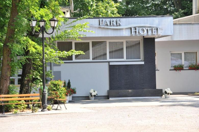 Park Hotel Dobrodzien Buitenkant foto